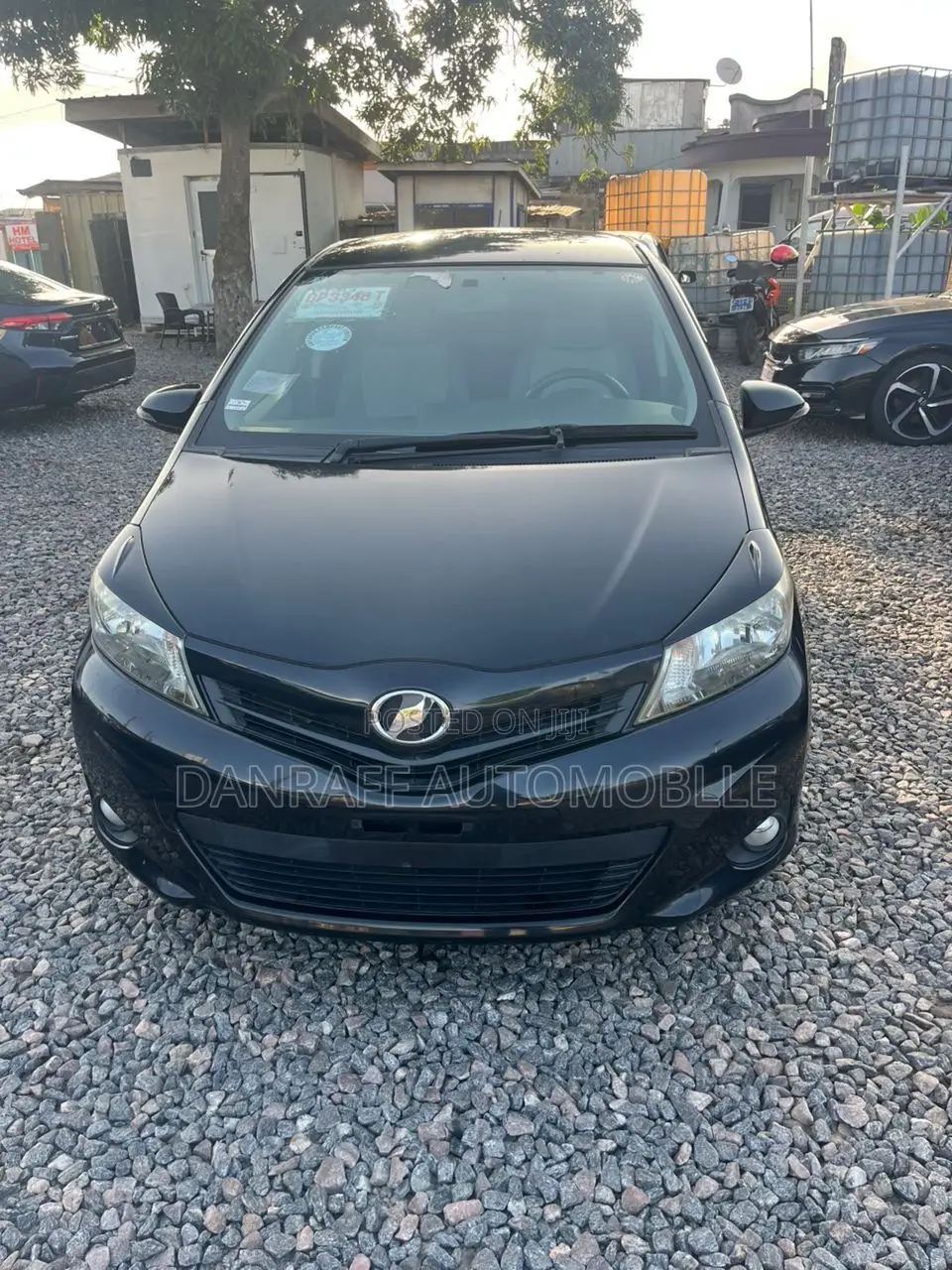 Toyota Vitz 1.3 FWD 5dr 2013 Black