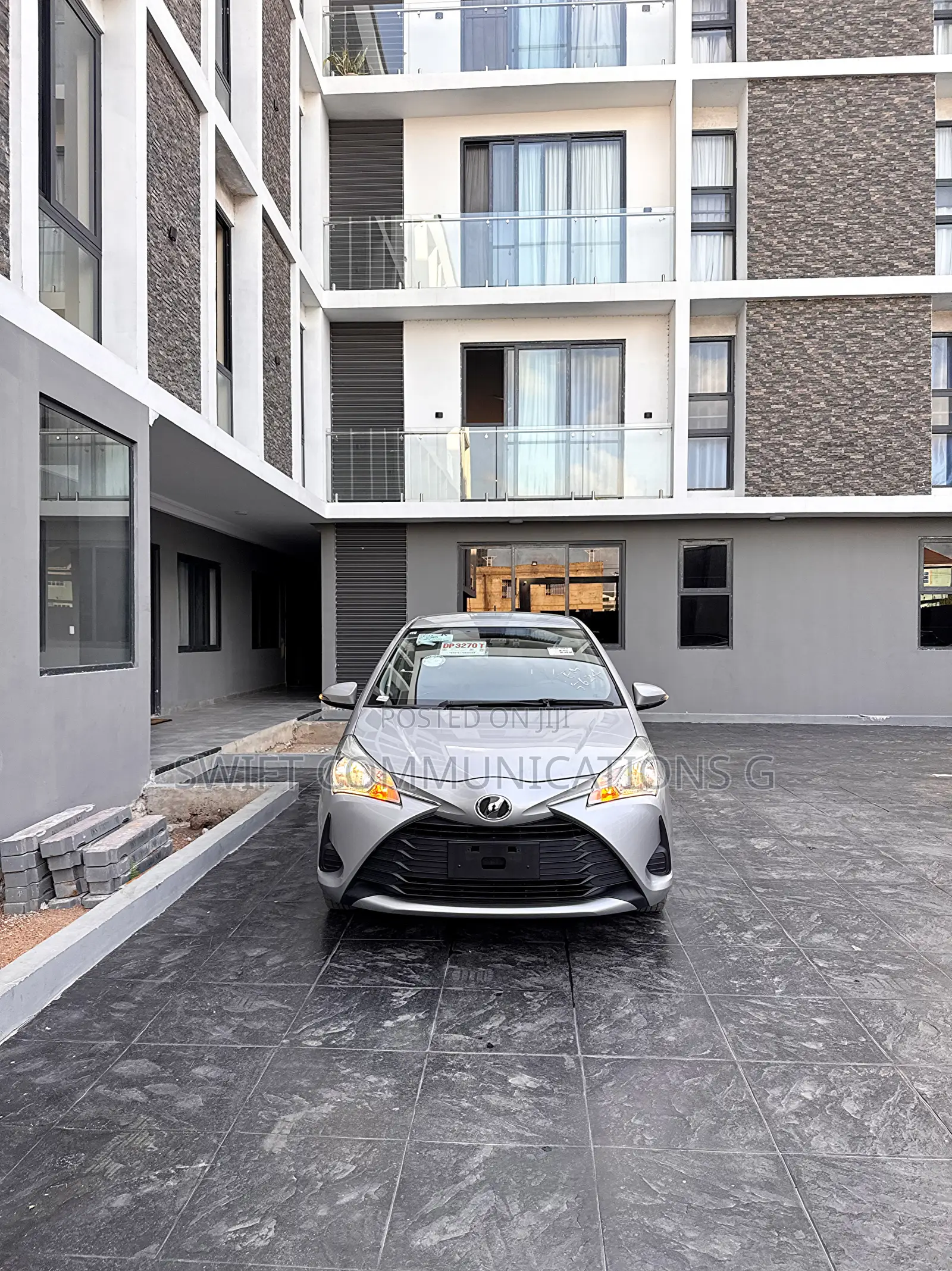 Toyota Vitz 1.3 FWD 5dr 2017 Silver