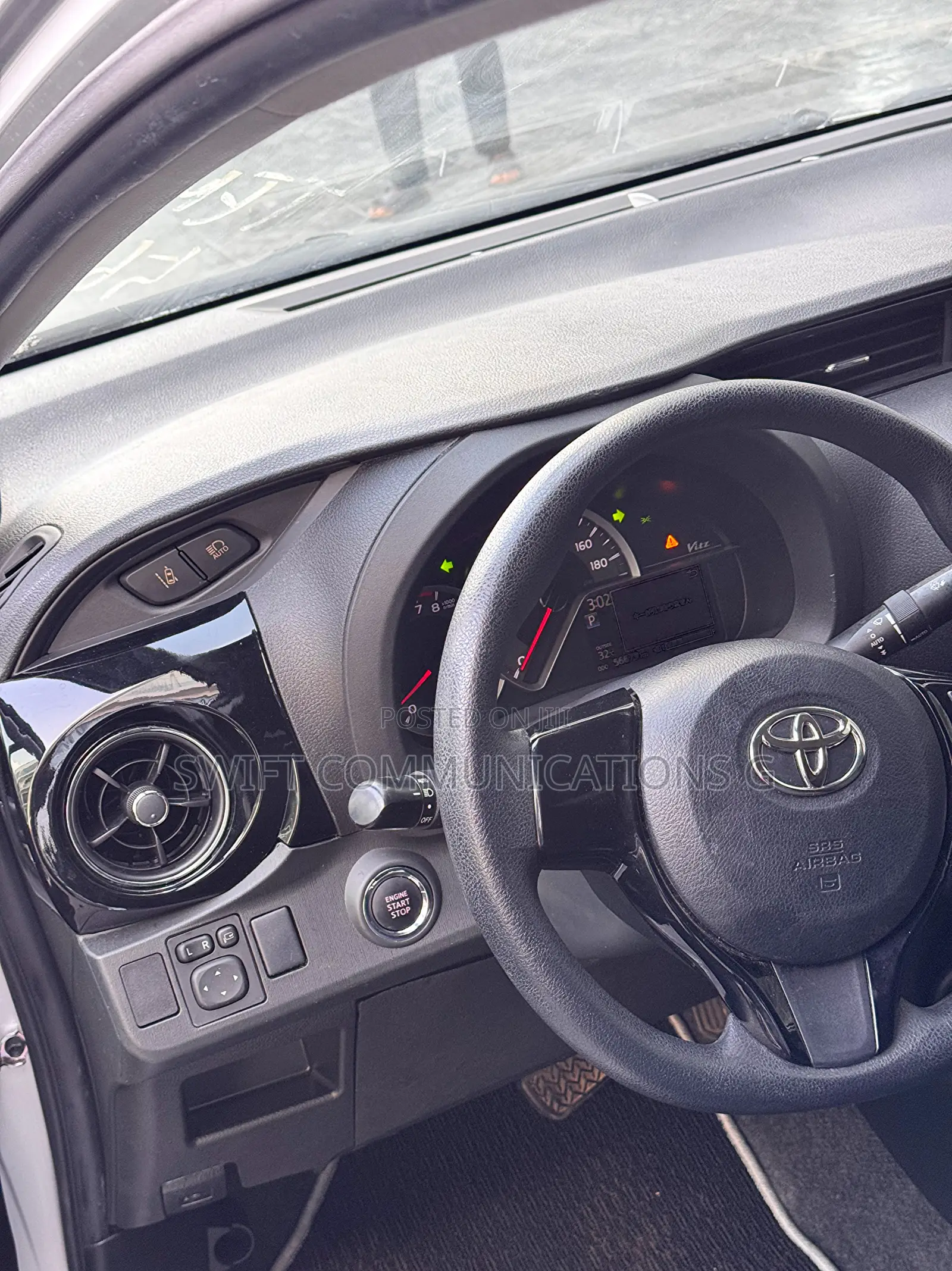 Toyota Vitz 1.3 FWD 5dr 2017 Silver