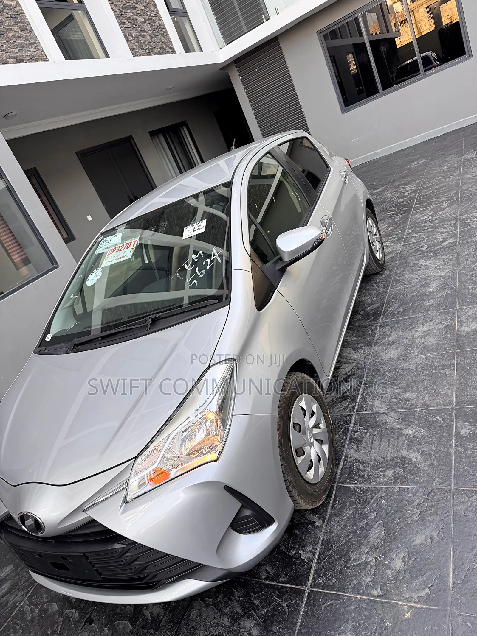 Toyota Vitz 1.3 FWD 5dr 2017 Silver