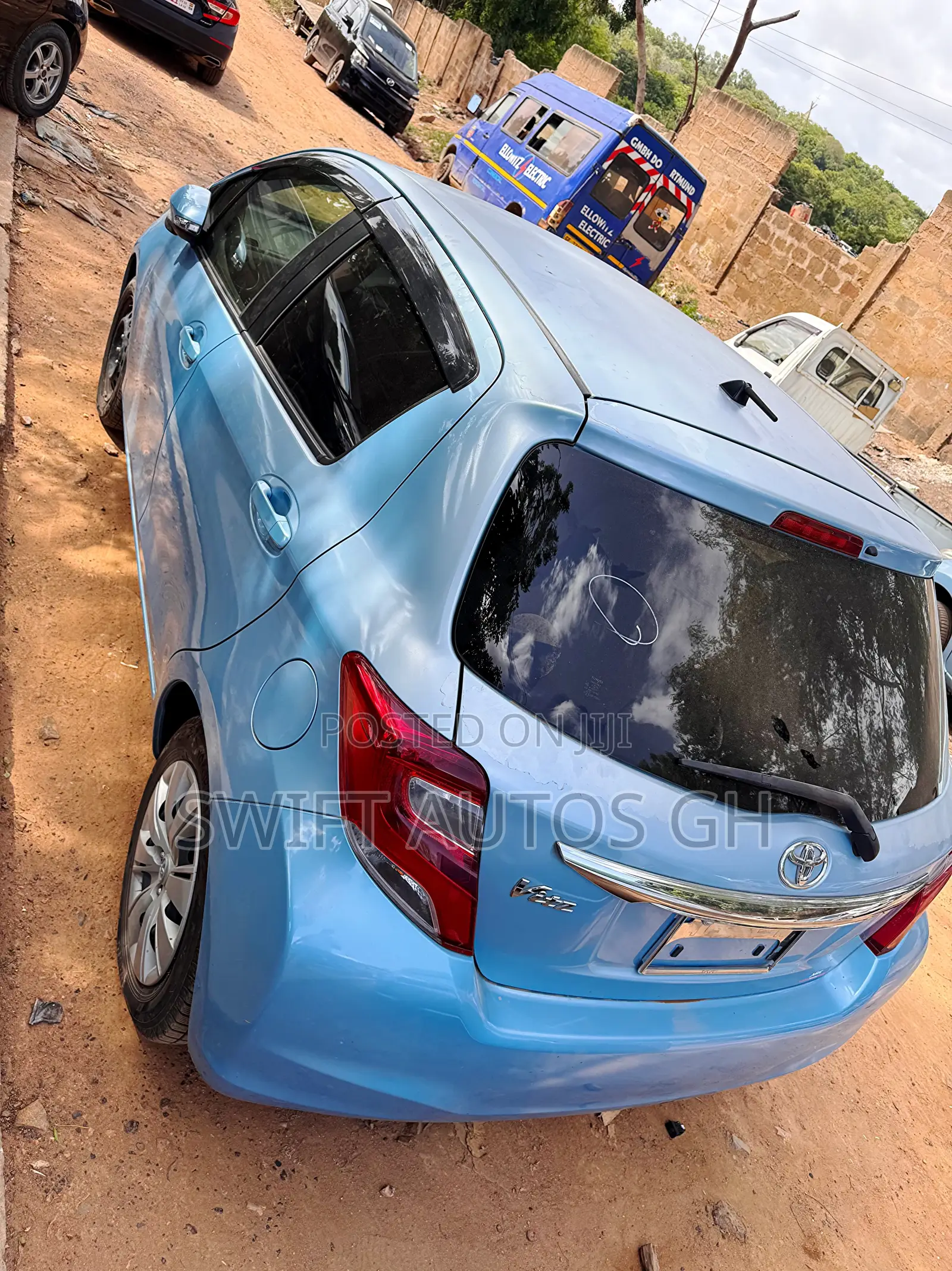 Toyota Vitz 1.3 FWD 5dr 2015 Blue