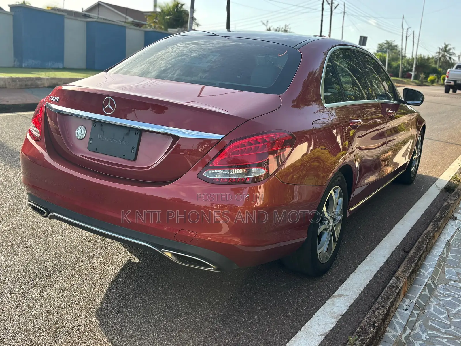 Mercedes-Benz C300 Luxury Sedan RWD (2.0L 4cyl 7A) 2017 Red