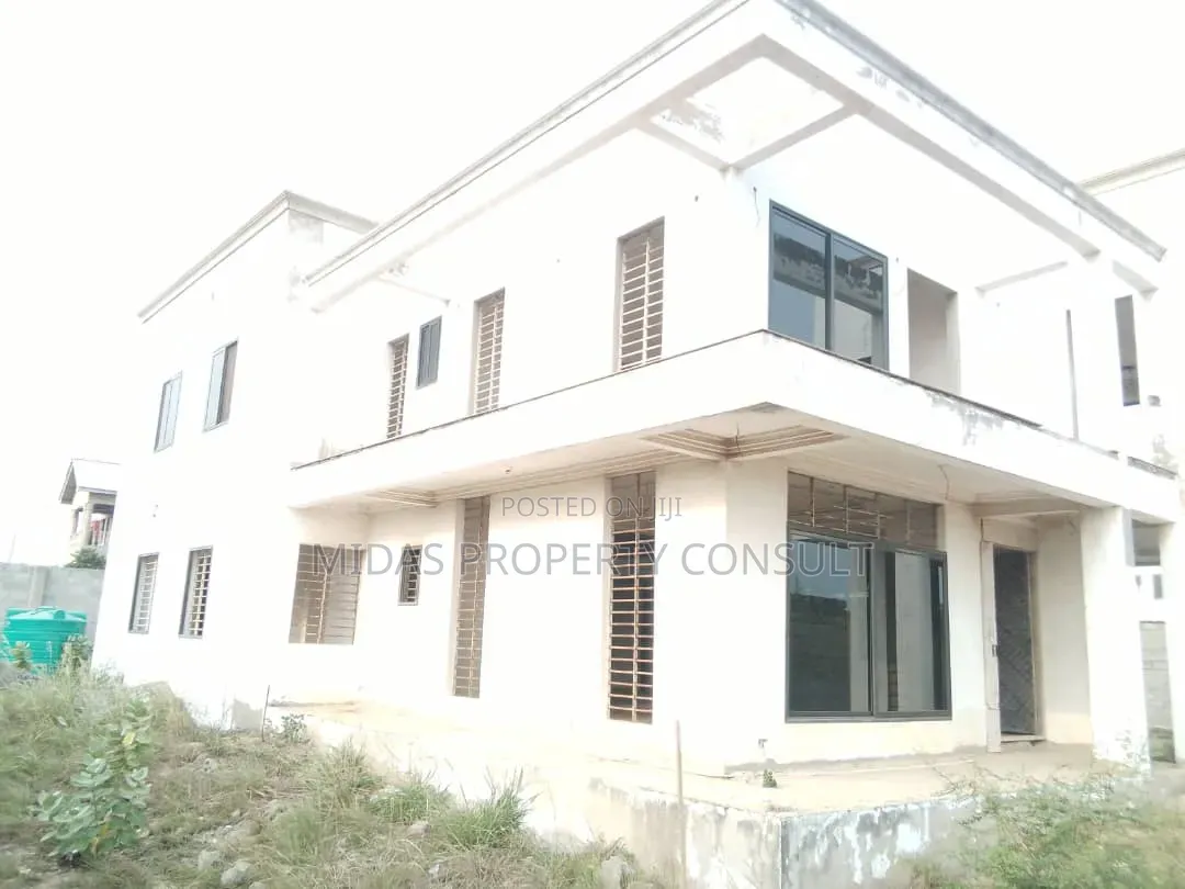 5bdrm House in Prampram for sale