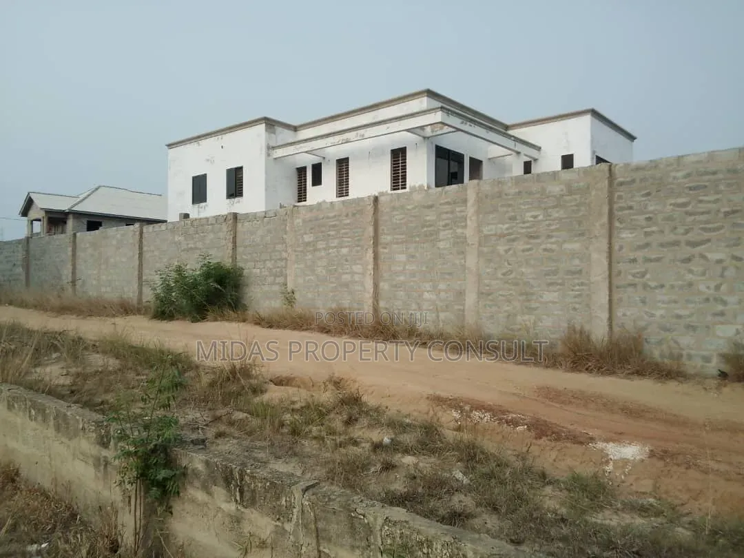 5bdrm House in Prampram for sale