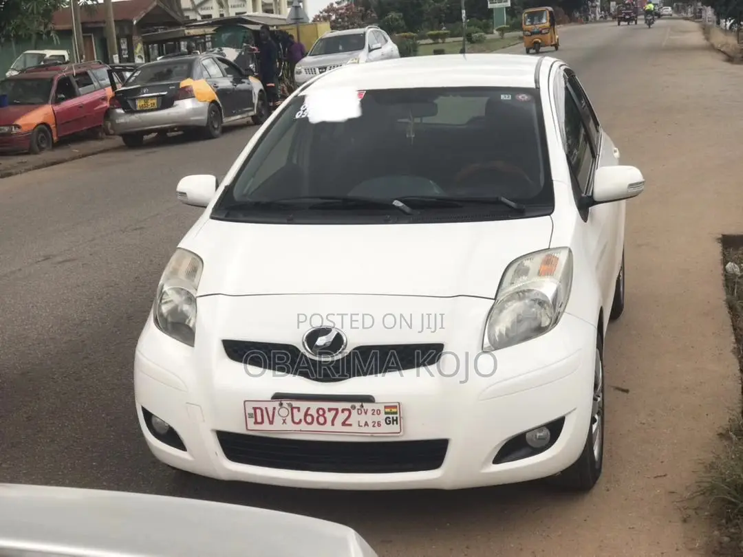 Toyota Vitz 2010 White