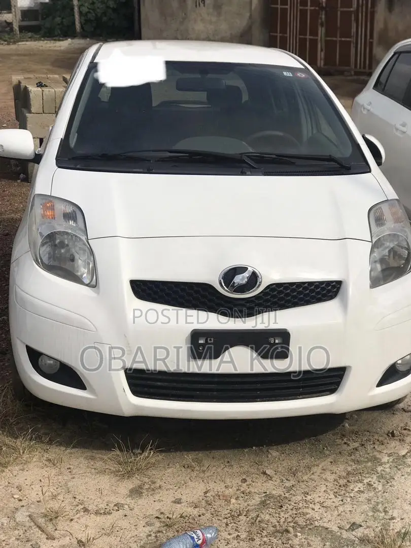 Toyota Vitz 2010 White