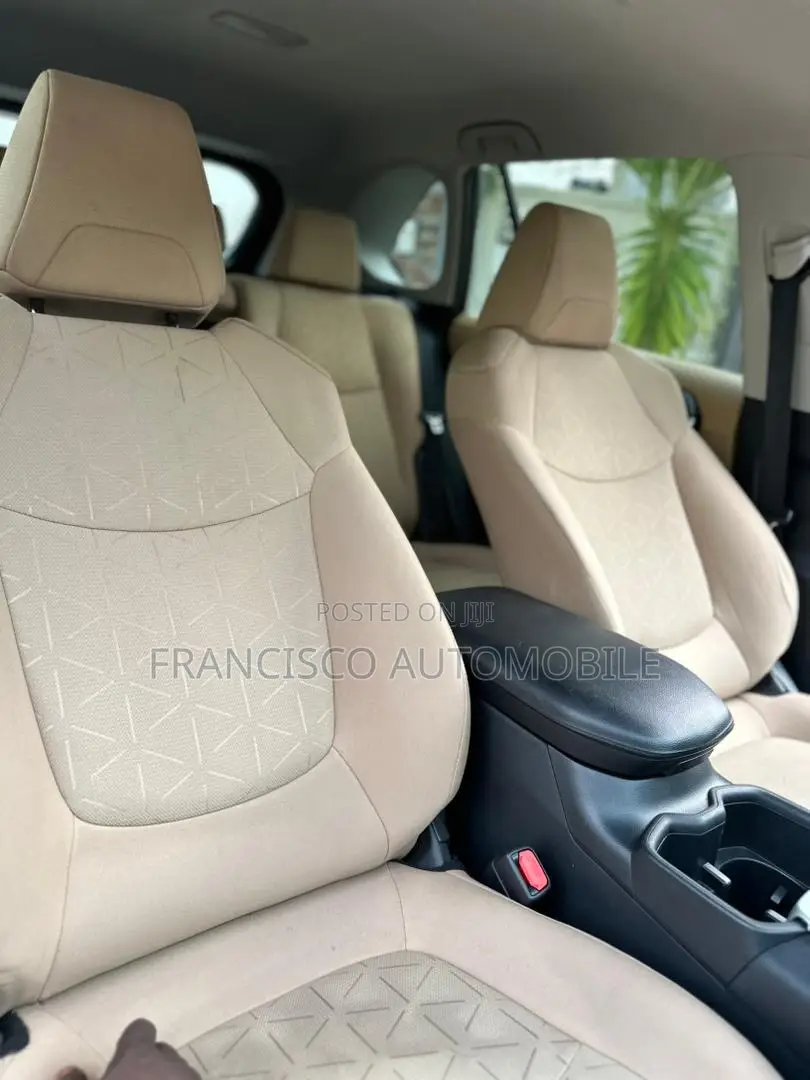 Toyota RAV4 XLE 2022 Black
