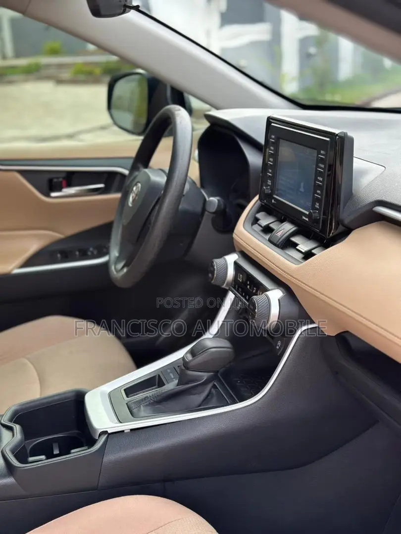 Toyota RAV4 XLE 2022 Black