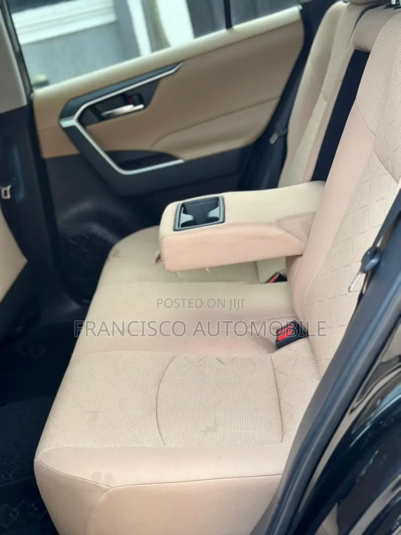 Toyota RAV4 XLE 2022 Black