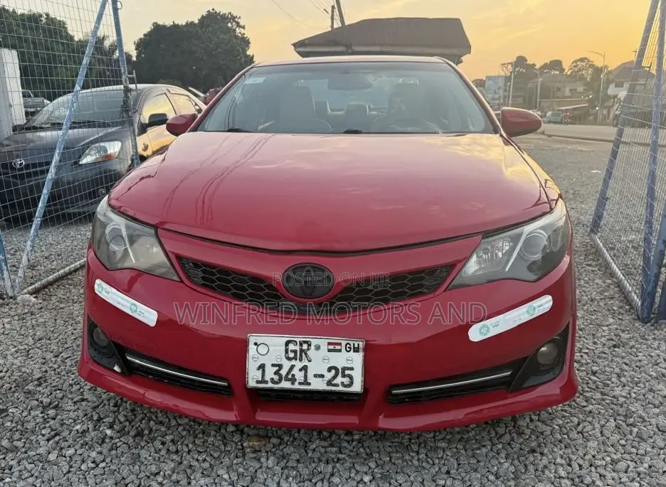 Toyota Camry XLE 4dr Sedan (2.5L 4cyl 6A) 2014 Red