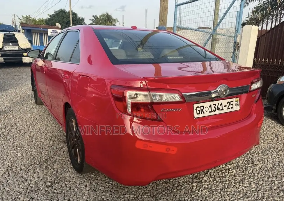 Toyota Camry XLE 4dr Sedan (2.5L 4cyl 6A) 2014 Red