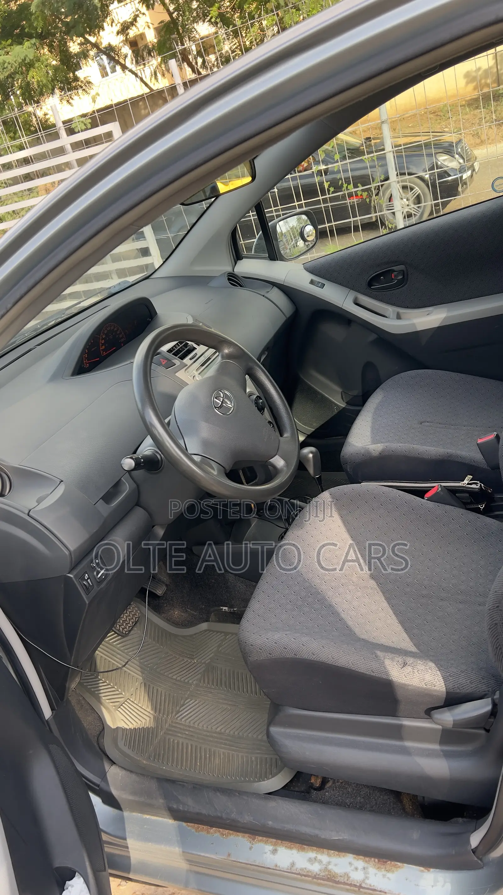 Toyota Yaris 1.5 Liftback Automatic 2009 Silver