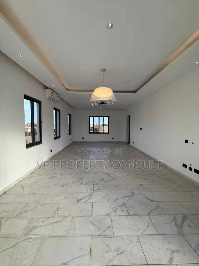 4bdrm Townhouse / Terrace in Lincoln School Area for rent