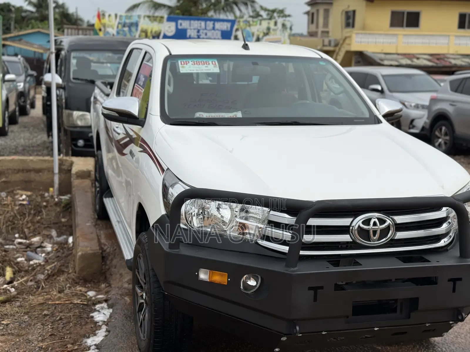 Toyota Hilux 2022 White