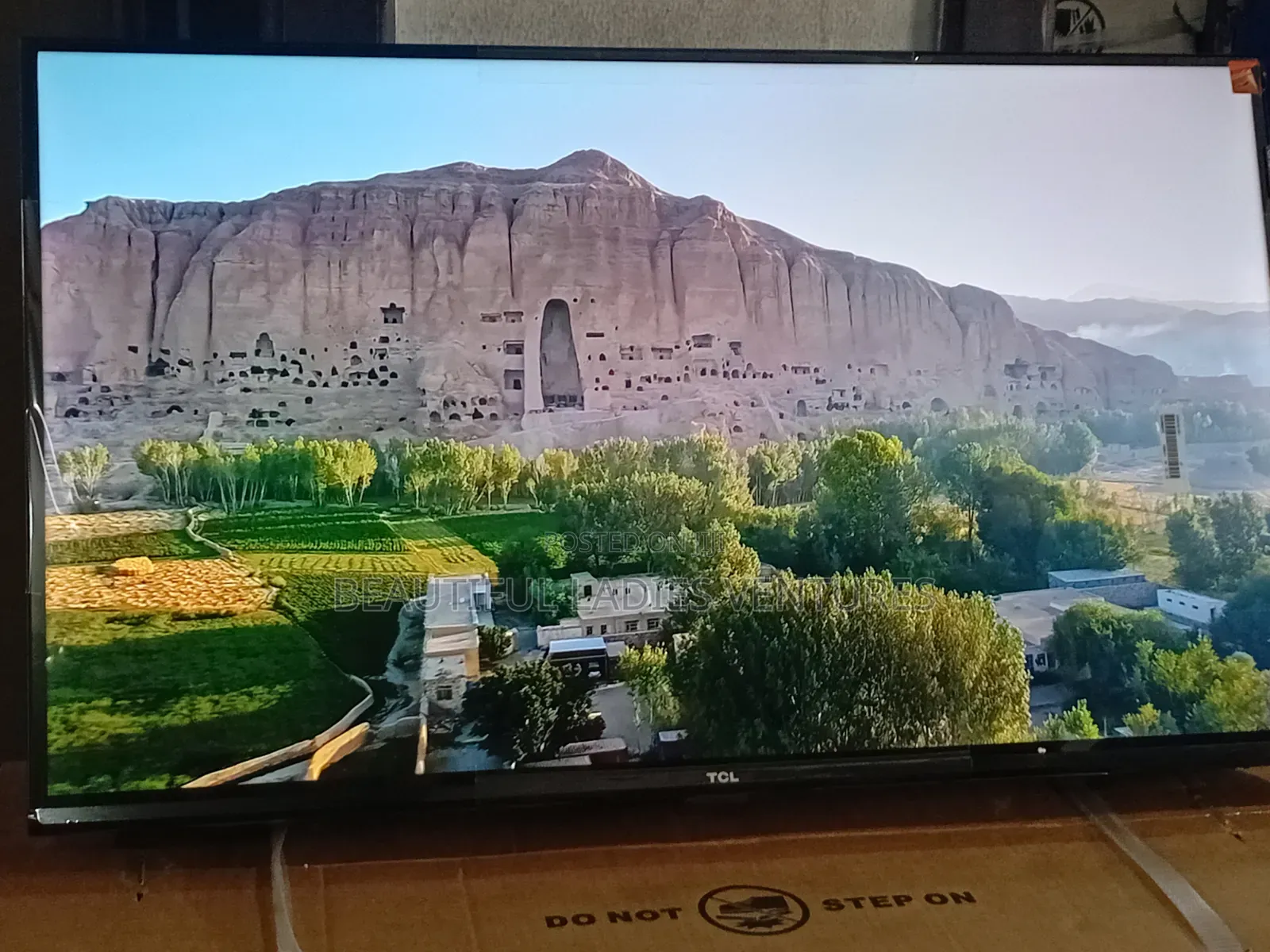 TCL 32-Inch Digital Tv for Modern Home Viewing