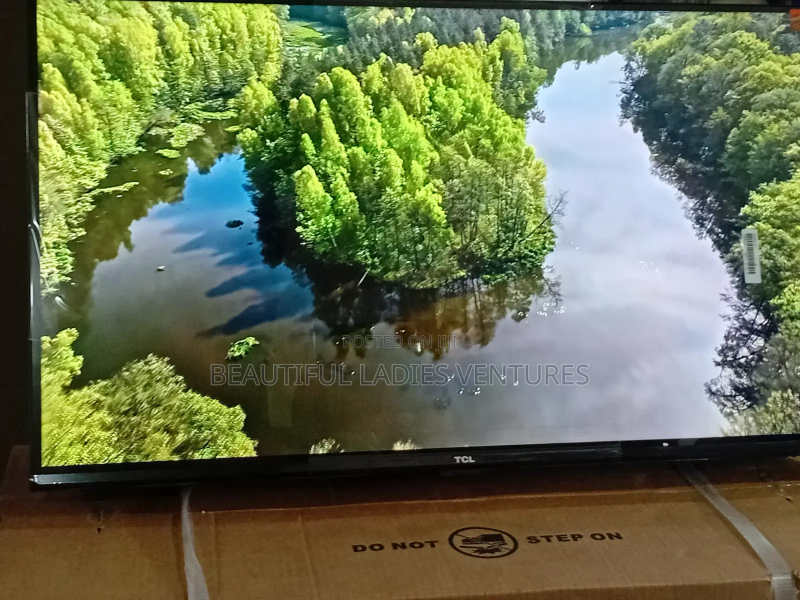 TCL 32” Hd Display Tv for Movies and Gaming