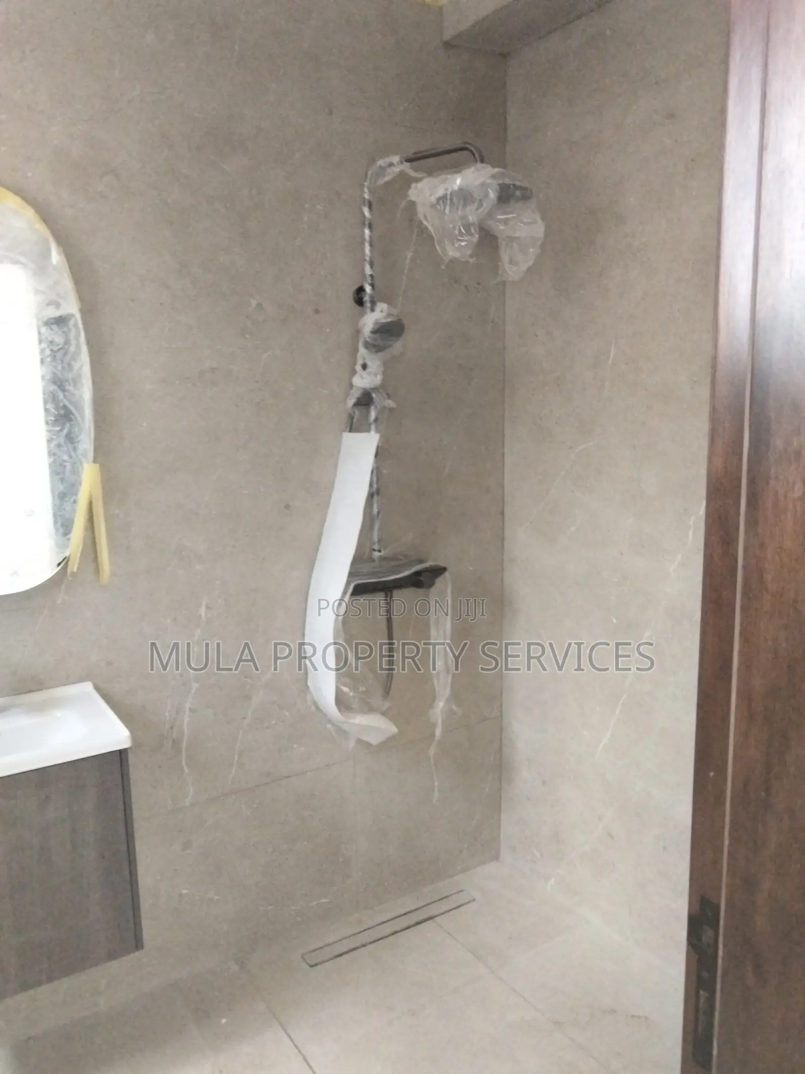 5bdrm Townhouse/Terrace in Mula Property, Dzorwulu for sale
