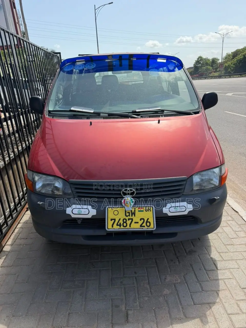 Toyota HiAce 2005 Red