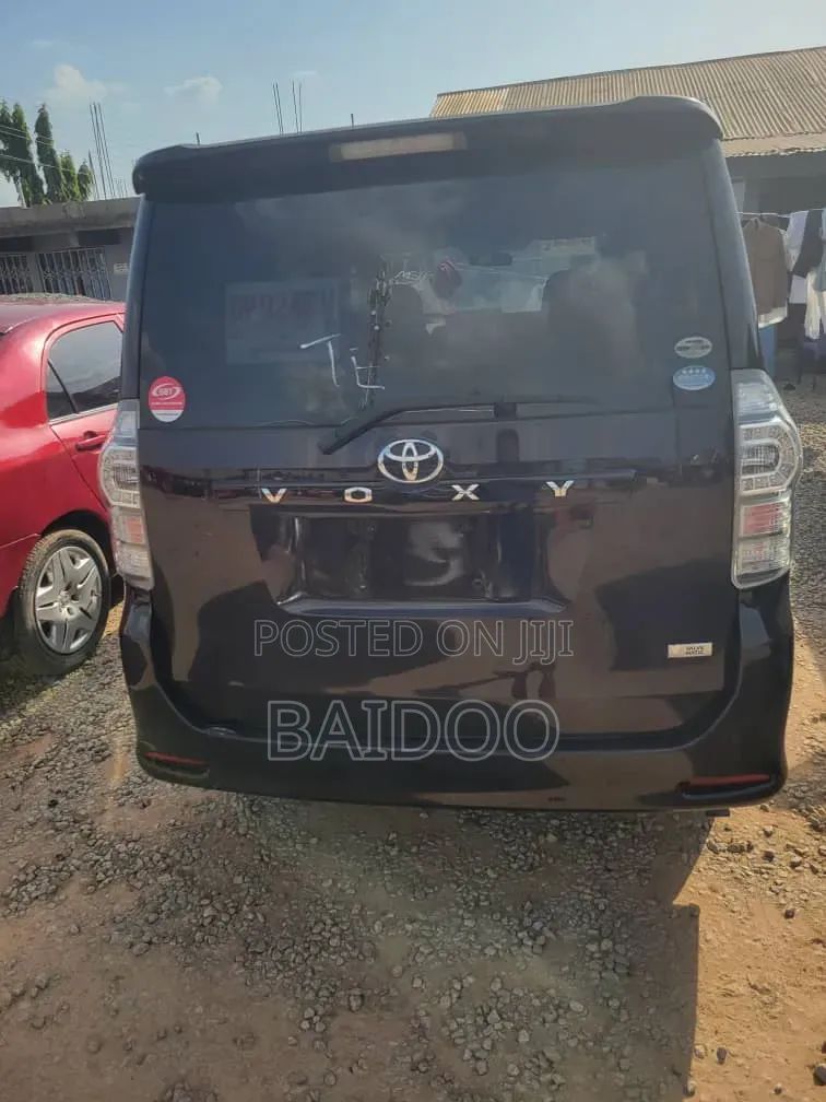 Toyota Voxy 2010 Black