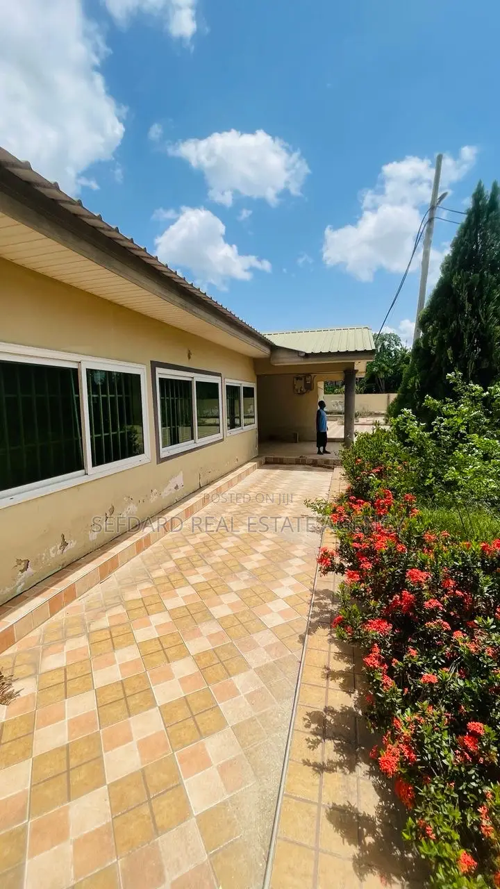4bdrm House in Sefdard Properties, Amasaman for sale