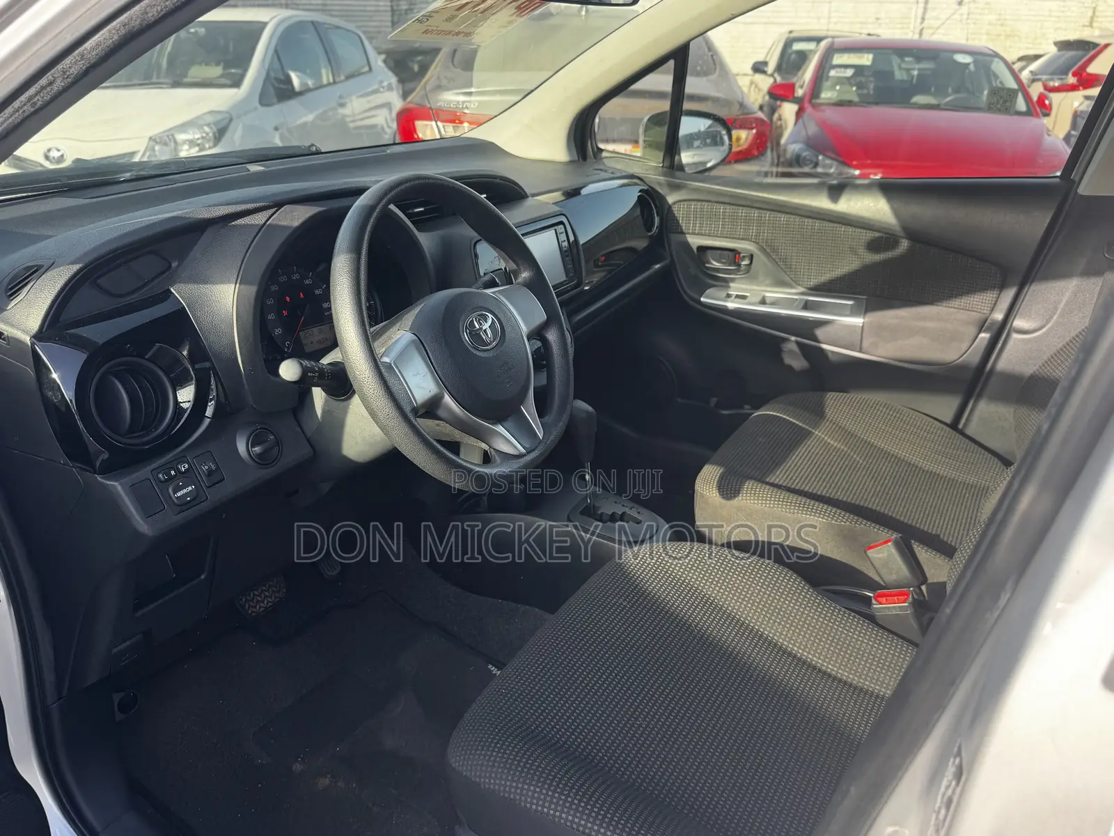 Toyota Vitz 1.3 FWD 5dr 2014 Silver