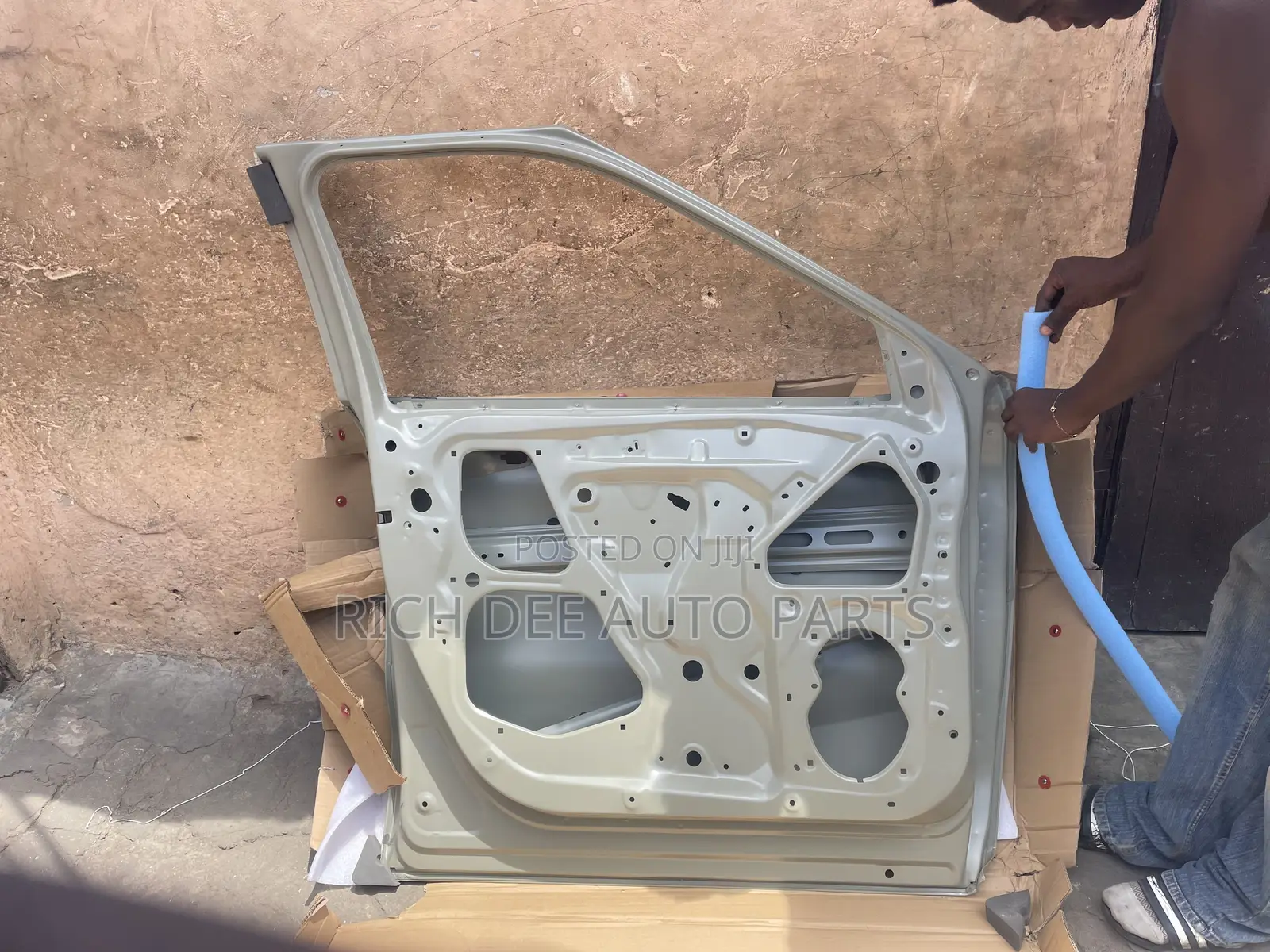 Mitsubishi Outlander Front Doors Right and Left 2022, 2023, 2024, 2025