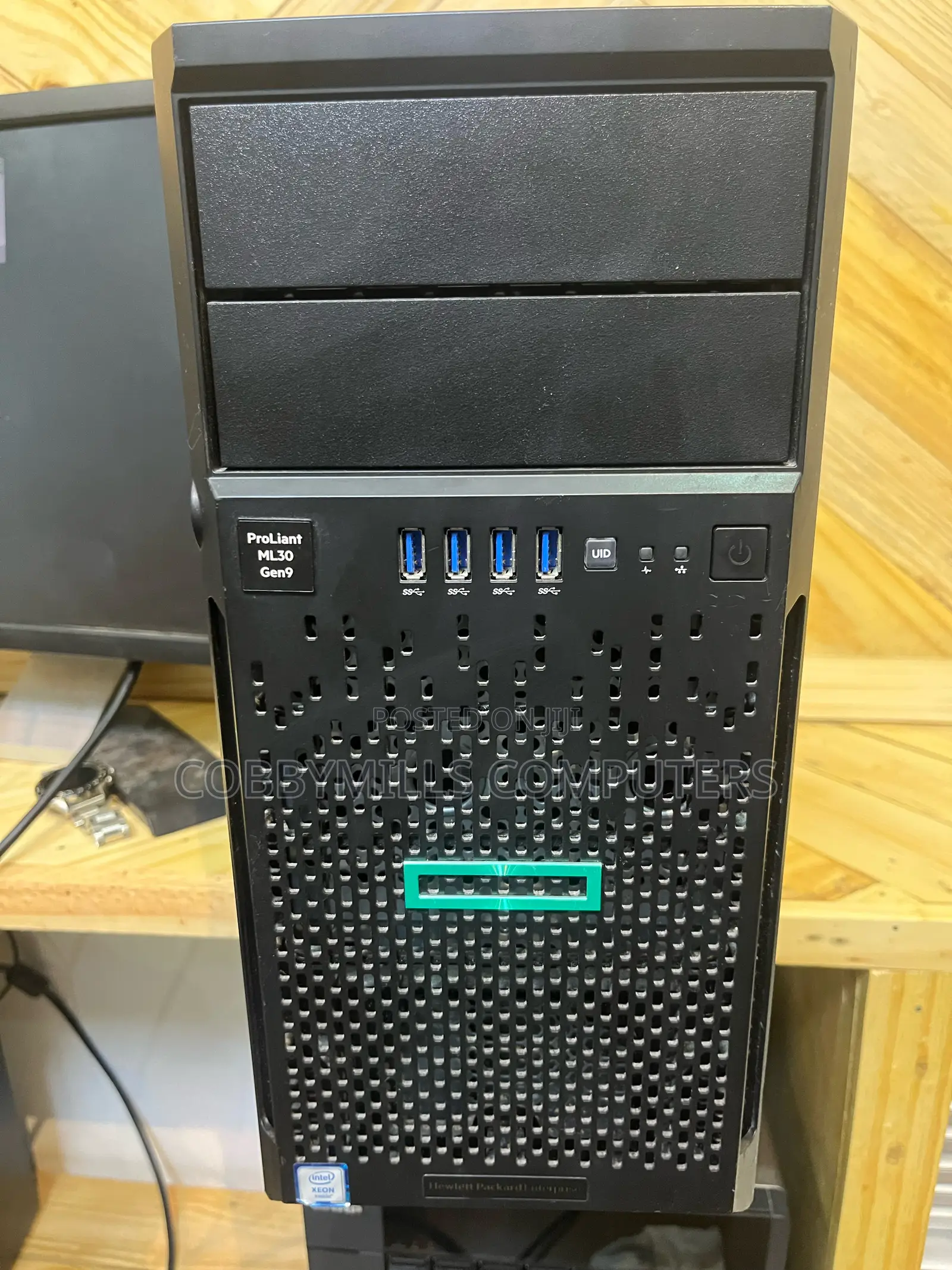 Server HP ProLiant ML 8GB Intel Xeon HDD 2T