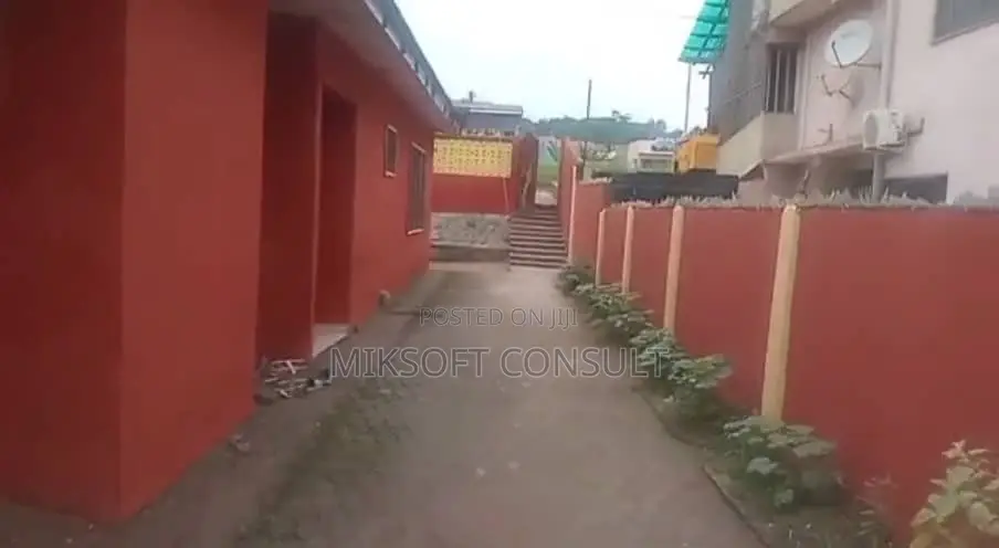 6bdrm House in C4C Kafar, Takoradi for sale