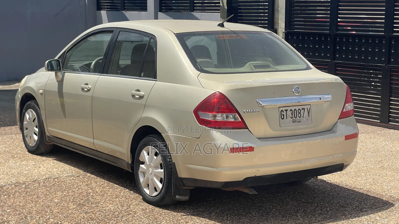 Nissan Tiida 2004 Gold