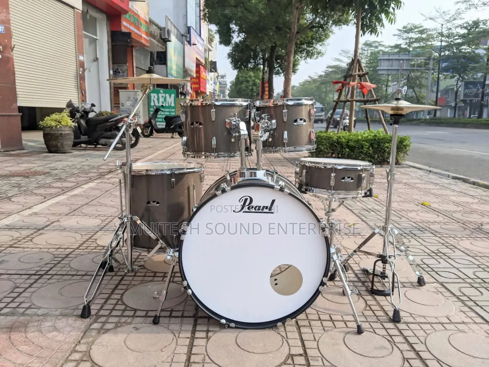 Pearl Drums Set 5pcs