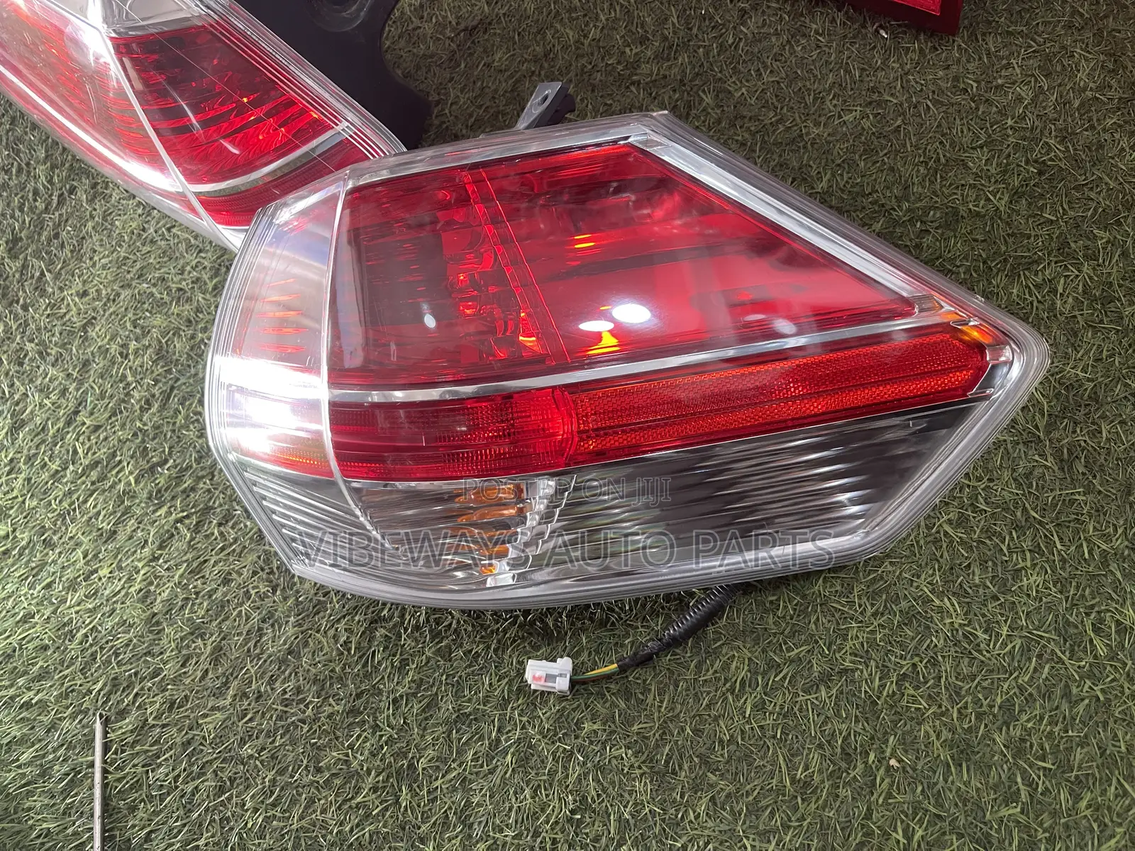 Nissan Rogue 2014-2015-2016 Taillight Original Pair