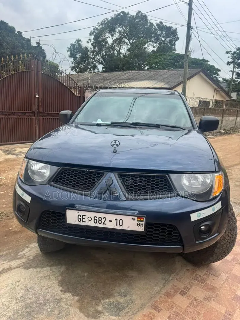 Mitsubishi L200 2010 Blue
