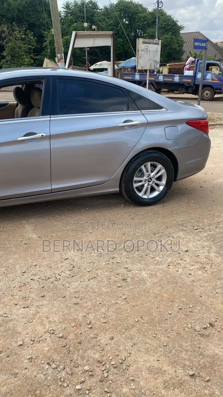 Hyundai Sonata SE Sedan FWD (2.4L 4cyl 6A) 2013 Gray