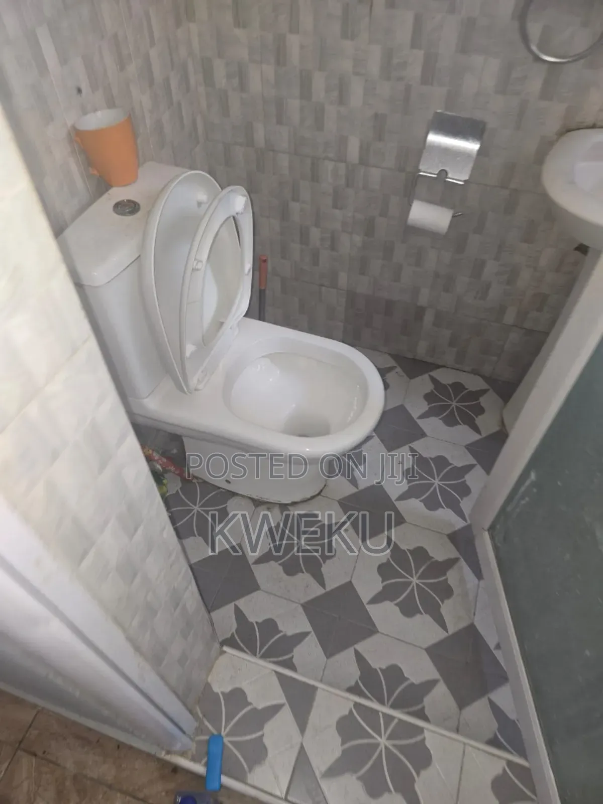 1bdrm Apartment in Spintex, Baatsona Total for rent