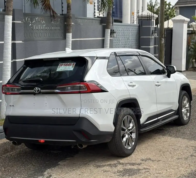 Toyota RAV4 XLE 2022 White