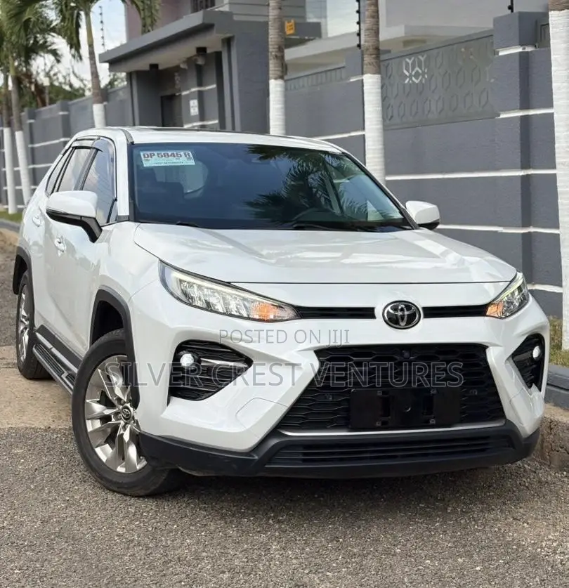 Toyota RAV4 XLE 2022 White