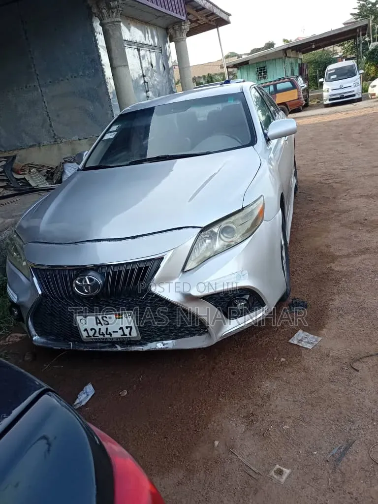 Toyota Camry Base 4dr Sedan (2.5L 4cyl 6M) 2010 Silver