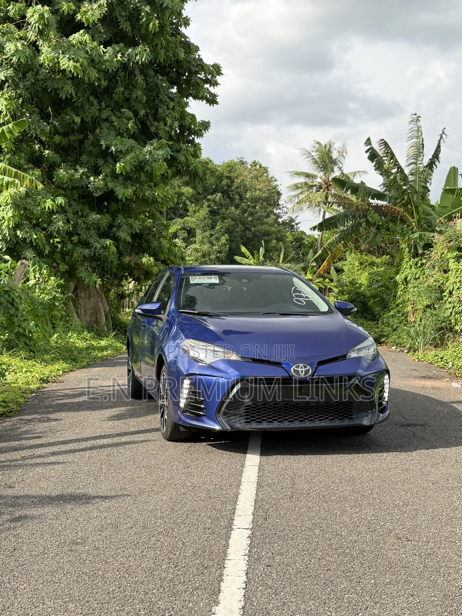 Toyota Corolla SE (1.8L 4cyl 2A) 2019 Blue