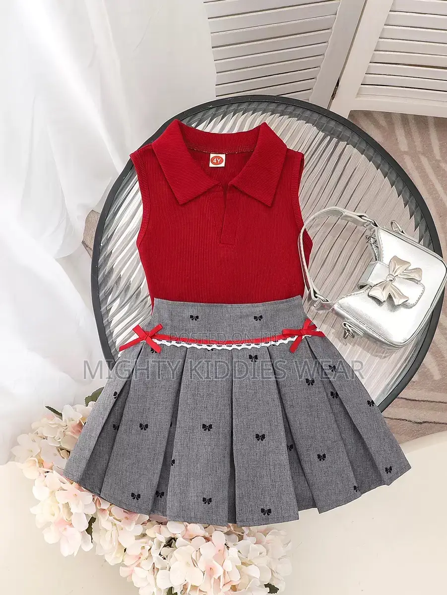 Girls Suit Sleeveless Shirts With Pleated Skirts Age 2-4yrs