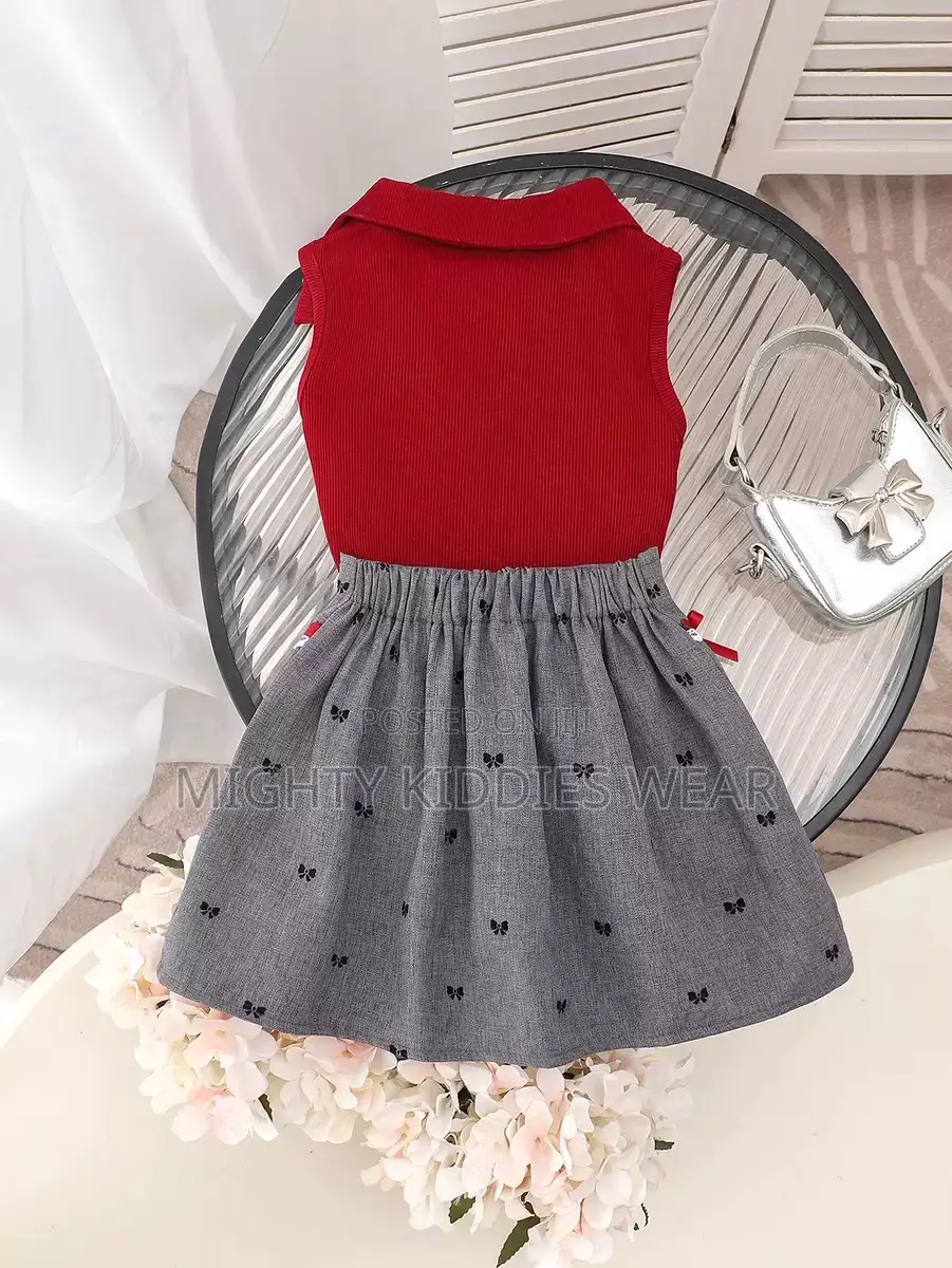 Girls Suit Sleeveless Shirts With Pleated Skirts Age 2-4yrs