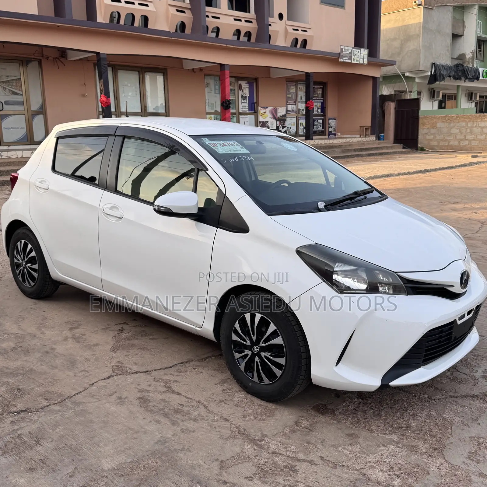 Toyota Vitz 1.3 FWD 5dr 2014 White