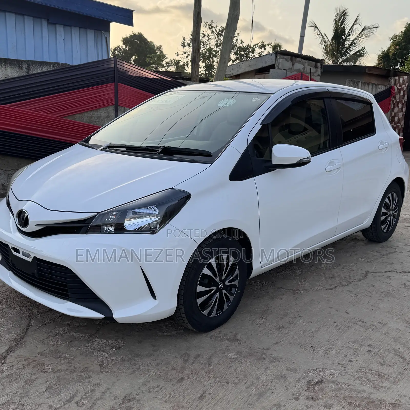 Toyota Vitz 1.3 FWD 5dr 2014 White
