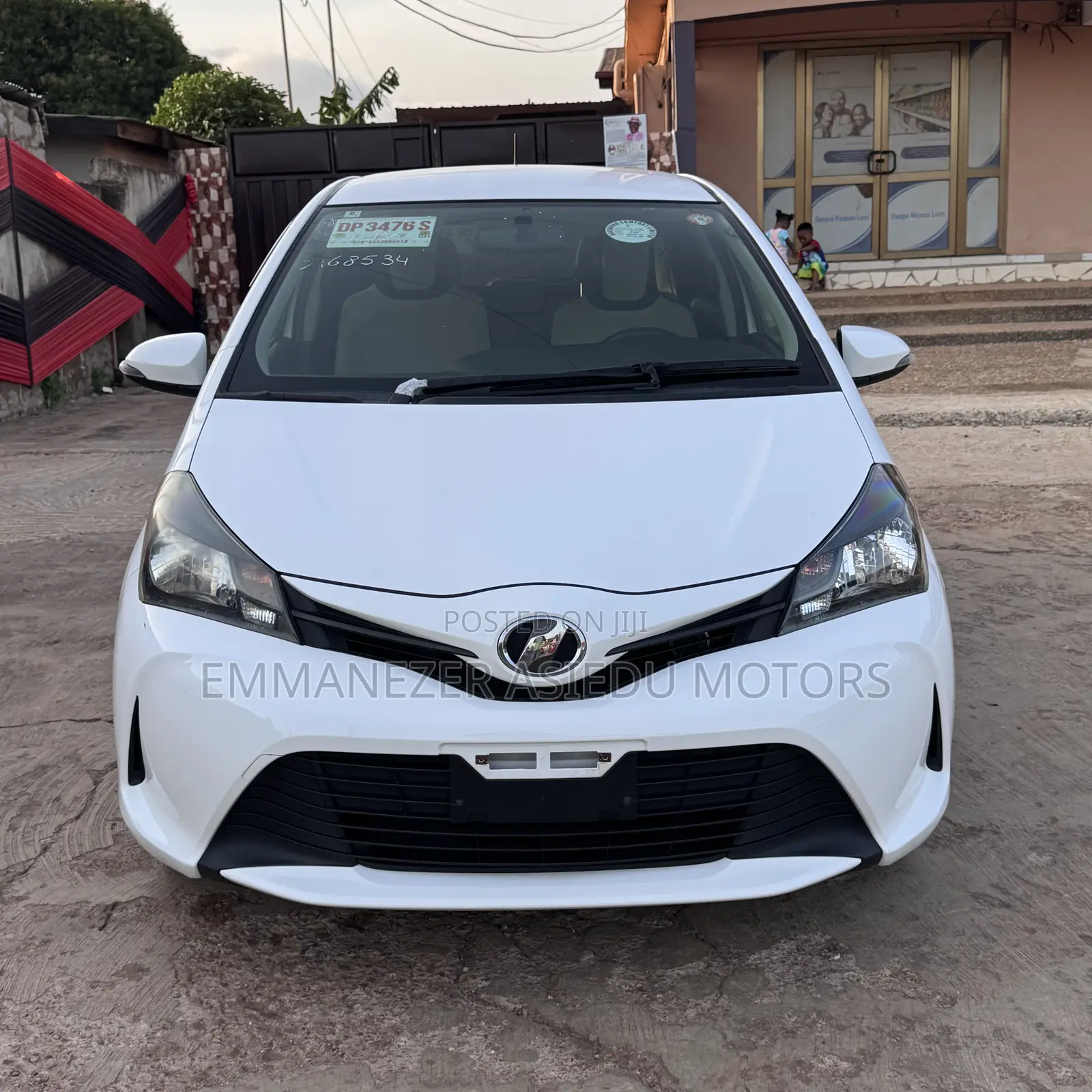 Toyota Vitz 1.3 FWD 5dr 2014 White