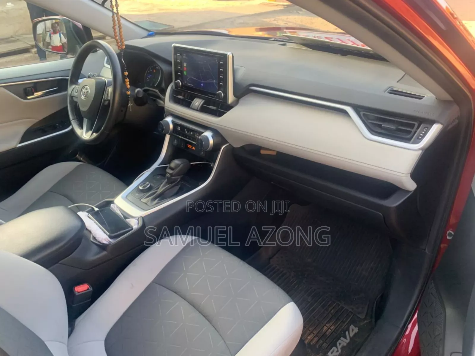 Toyota RAV4 XLE 2021 Red