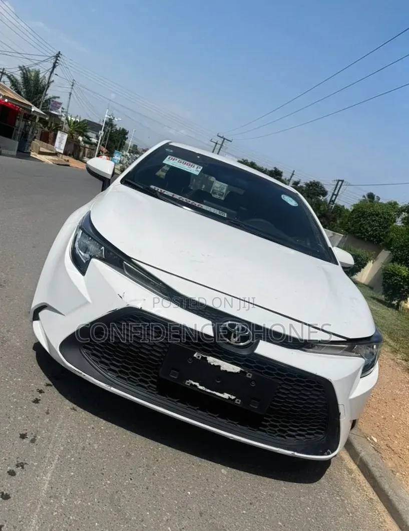 Toyota Corolla LE 2022 White