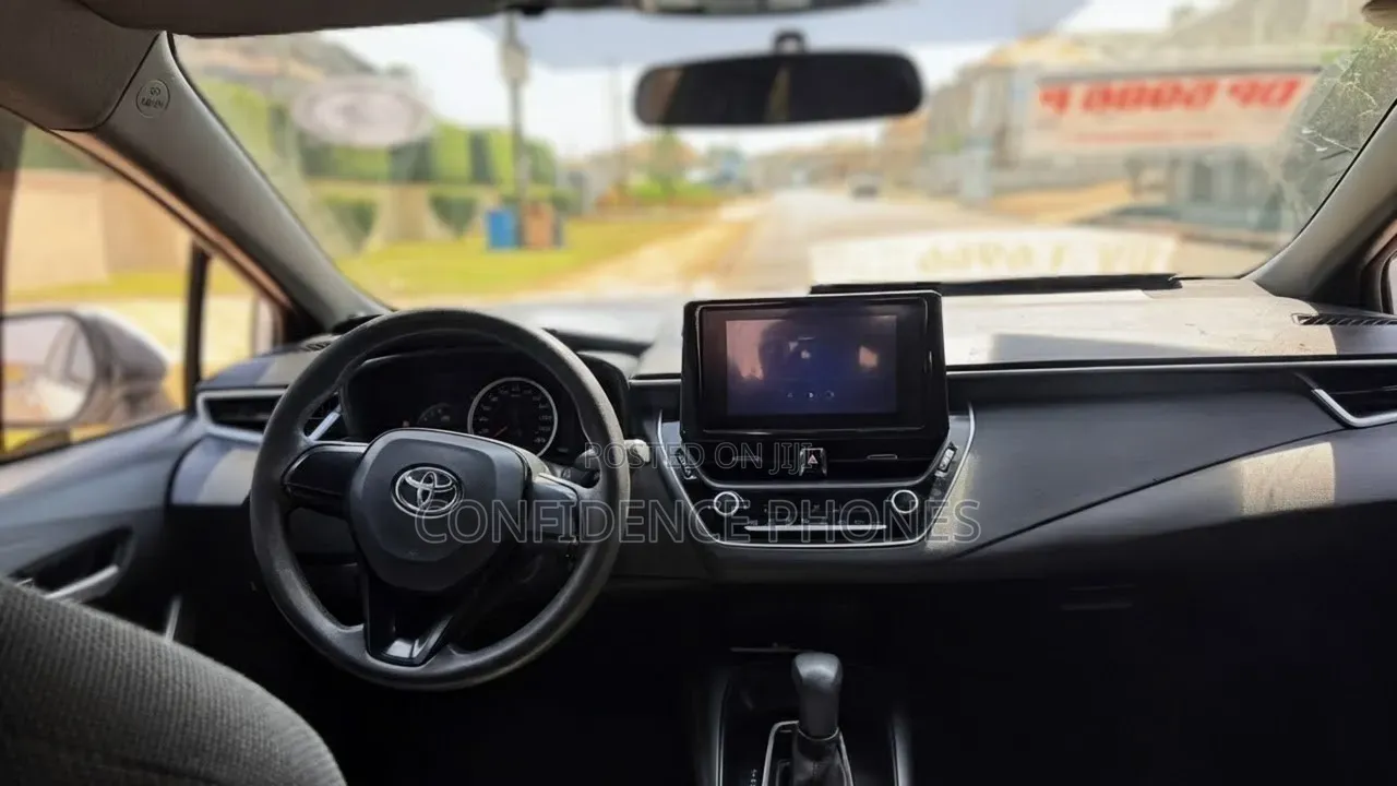 Toyota Corolla LE 2022 White