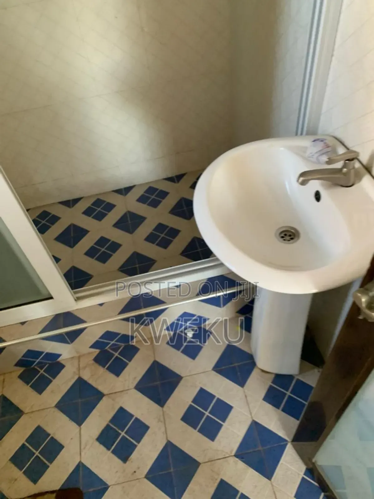 1bdrm Apartment in Estate Agency, Baatsona Total for rent