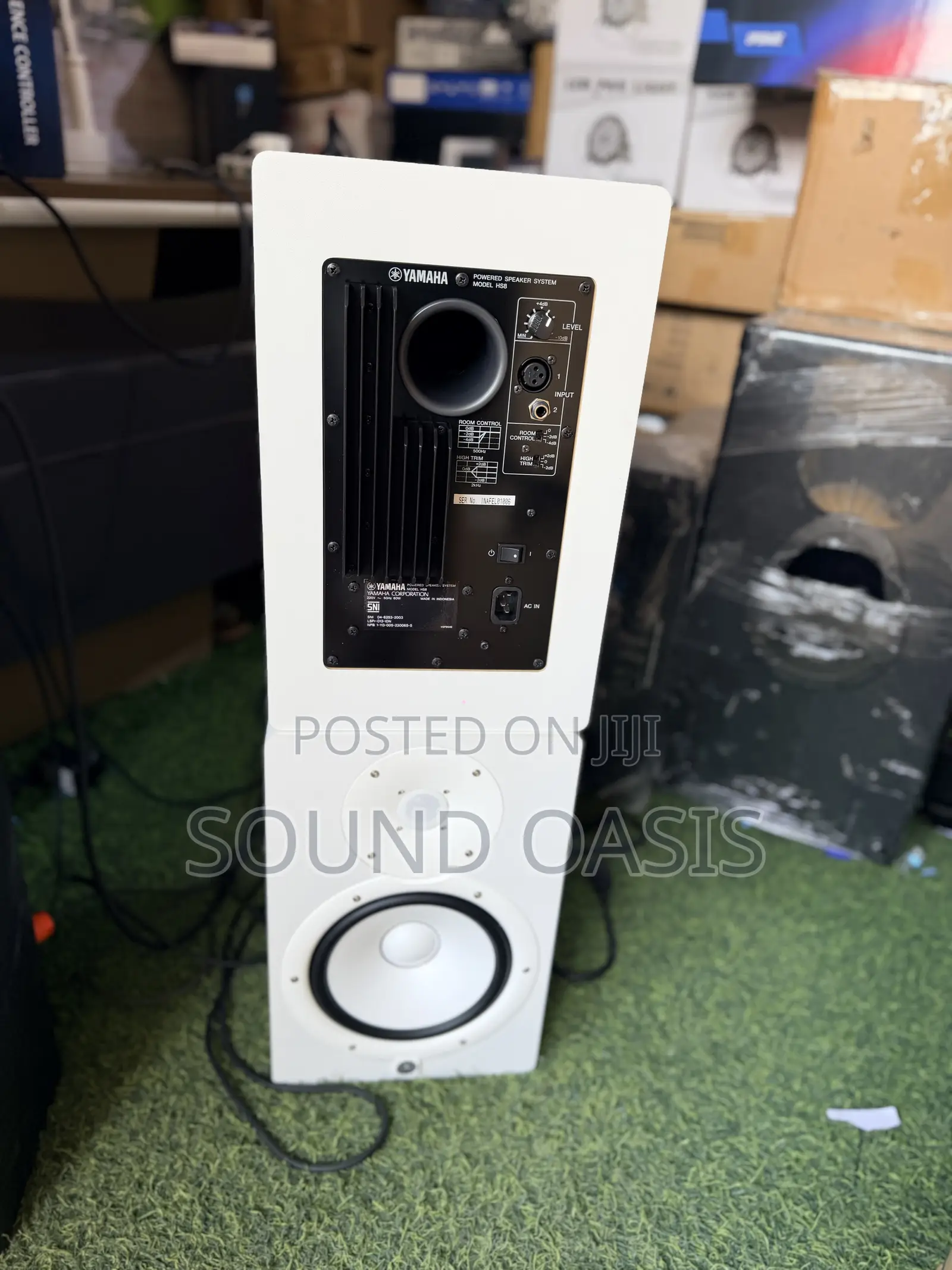 White Yamaha Hs8 Powered Studio Monitor