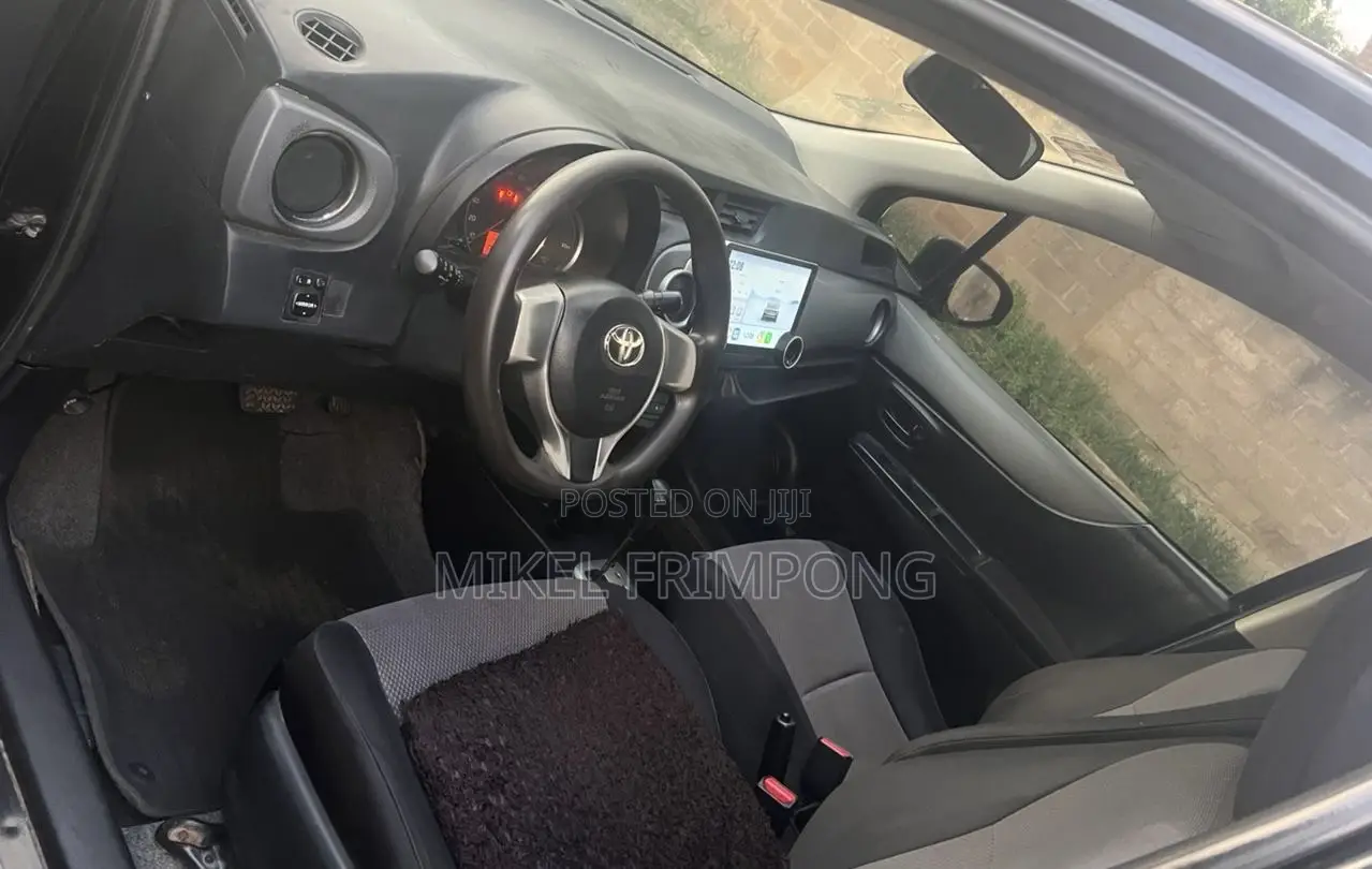 Toyota Vitz 1.3 AWD 3dr 2013 Black