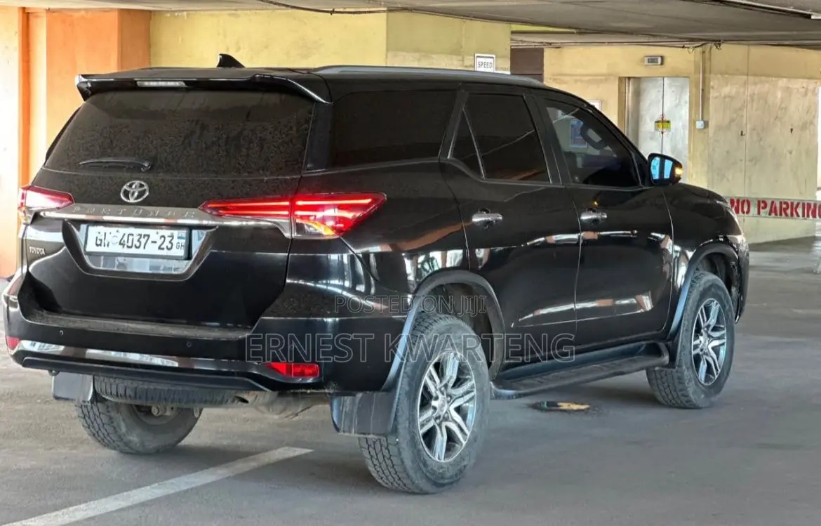 Toyota Fortuner 2.7 AWD 2023 Black